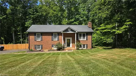 1578 Twin Oaks Dr, King, NC 27021
