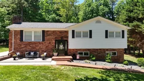 129 Swiss Haven Dr, Pilot Mountain, NC 27041