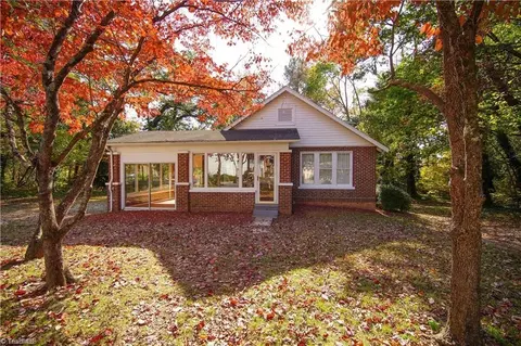 3321 Fore Pl, Greensboro, NC 27406