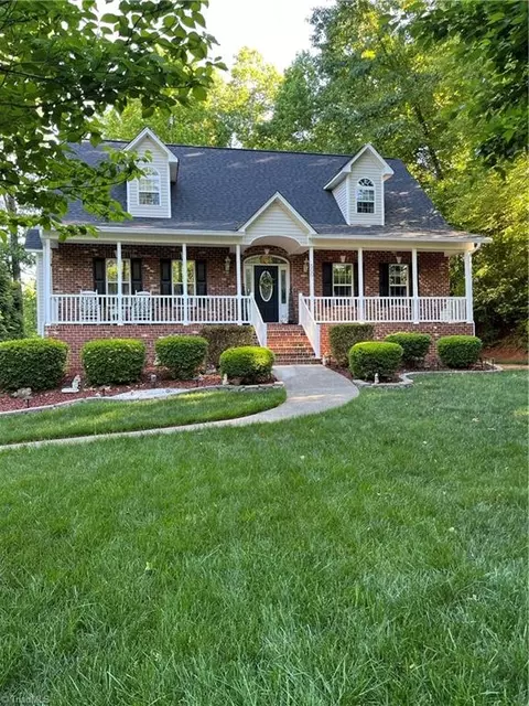 500 Merrybrook Ct, Clemmons, NC 27012