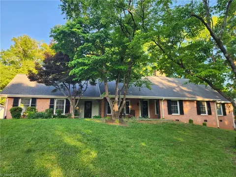 101 8th Ave S, Mayodan, NC 27027