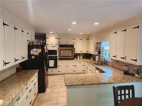 Kitchen - 101 8th Ave S, Mayodan, NC 27027 photo 1 of 2