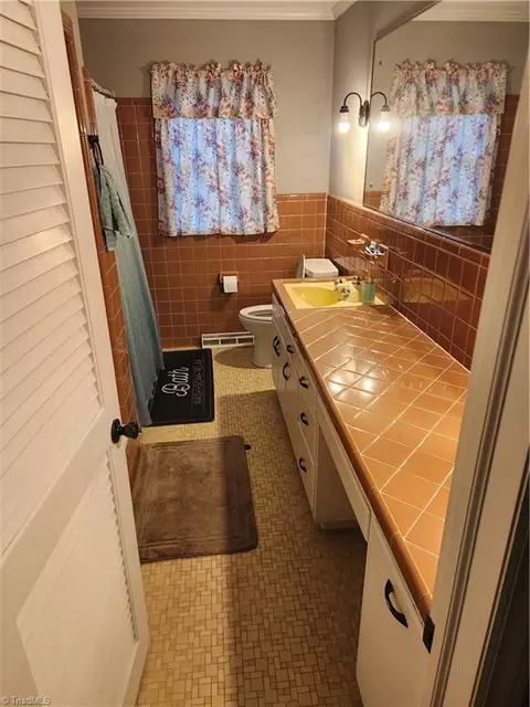 Bath - 101 8th Ave S, Mayodan, NC 27027 photo 1 of 6