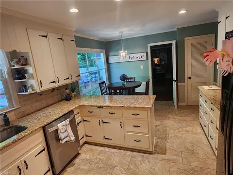 Kitchen - 101 8th Ave S, Mayodan, NC 27027 photo 2 of 2