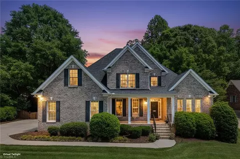 1827 Crossroads Dr, Greensboro, NC 27455