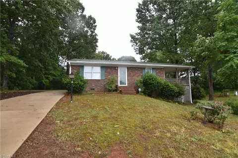 426 Shore Dr S, Lexington, NC 27292