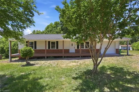 4237 Valley Cir, Thomasville, NC 27360