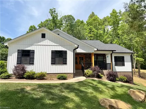 810 Hidden Ct, Asheboro, NC 27205