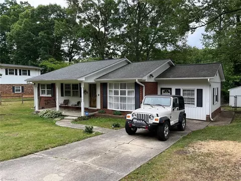 3911 Raintree Dr, Greensboro, NC 27407