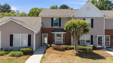 302 Carrington Ln, Thomasville, NC 27360