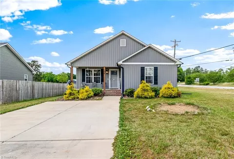 100 Hillside Dr, Thomasville, NC 27360
