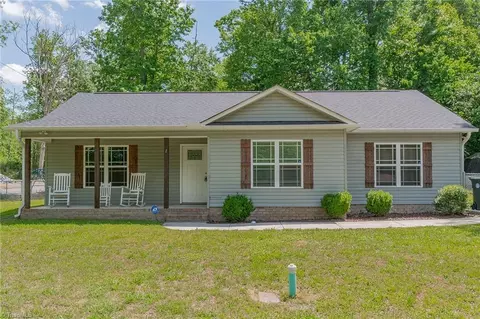 1 Lambeth Dr, Thomasville, NC 27360