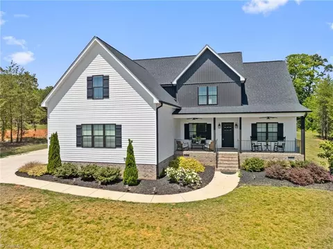 7412 Kingsley Pl, Stokesdale, NC 27357
