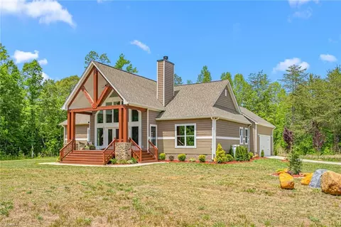 625 Robertson Rd, Mcleansville, NC 27301
