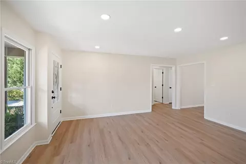 Living - 102 Birchwood Ct, Trinity, NC 27370 photo 5 of 7