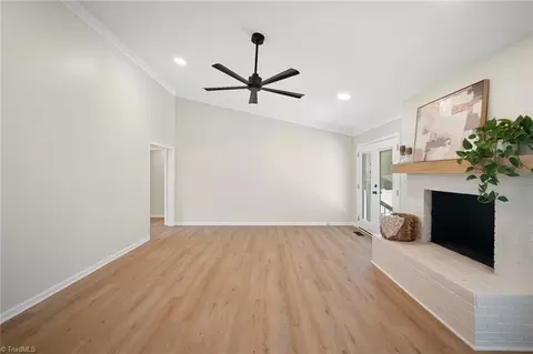 Living - 102 Birchwood Ct, Trinity, NC 27370 photo 3 of 7