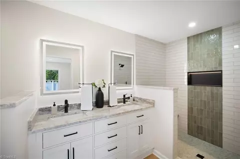 Bath - 102 Birchwood Ct, Trinity, NC 27370 photo 2 of 3