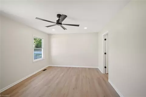 Living - 102 Birchwood Ct, Trinity, NC 27370 photo 6 of 7
