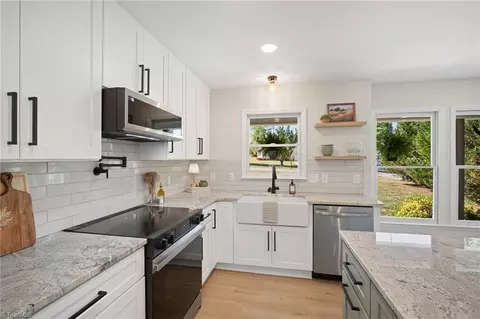 Kitchen - 102 Birchwood Ct, Trinity, NC 27370 photo 5 of 5