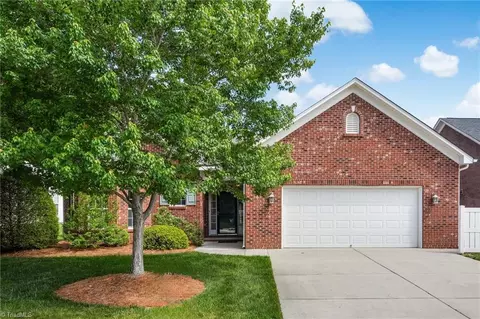 205 Heritage Hill Dr, Jamestown, NC 27282