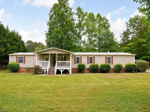 1007 High Rock Shores Dr, Lexington, NC 27292