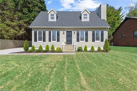 5525 Moravian Heights Ln, Clemmons, NC 27012