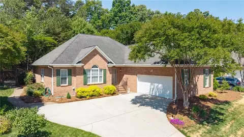 128 Oakmont Dr, Kernersville, NC 27284