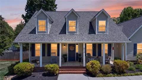 6014 Evelyn Ln, Pleasant Garden, NC 27313