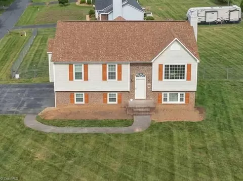 136 Central Ridge Ct, Clemmons, NC 27012