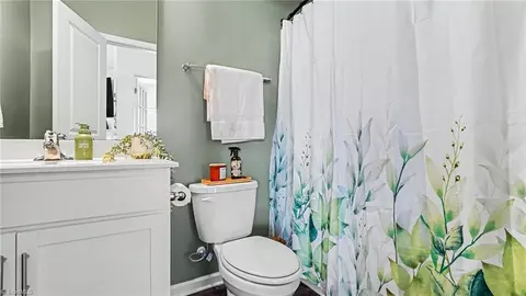 Bath - 178 Wickham Ct, Clemmons, NC 27012 photo 1 of 2