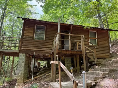 5797 Sheets Gap Rd, Millers Creek, NC 28651