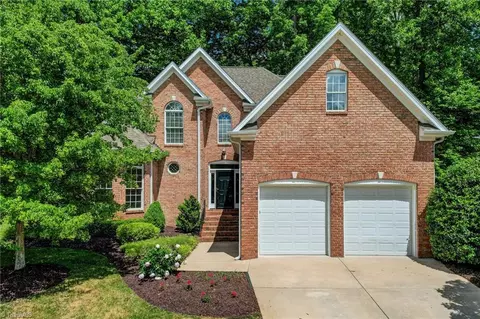 10 Dunlin Sq, Greensboro, NC 27455