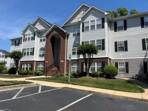 3700 Cotswold Ter #3B, Greensboro, NC 27410