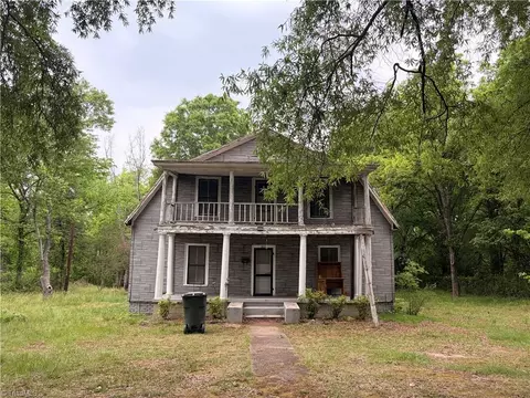 1611 Meadow Rd, Eden, NC 27288