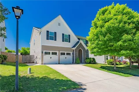 4754 Abbey Park Rd, Kernersville, NC 27284