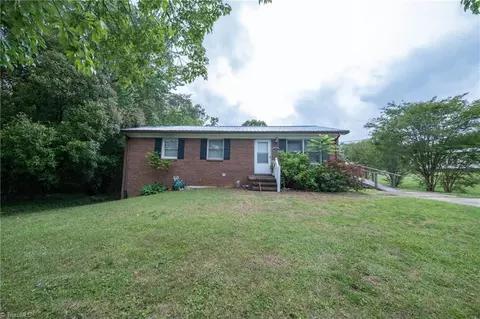 4361 Old 52 Rd N, Pinnacle, NC 27043