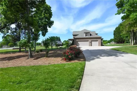 3542 Saddle Brook Dr, Trinity, NC 27370 photo 4