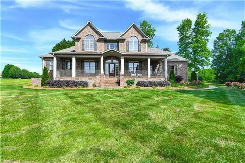 3542 Saddle Brook Dr, Trinity, NC 27370 photo 2