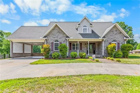 1004 Briarcliff Rd, Yadkinville, NC 27055
