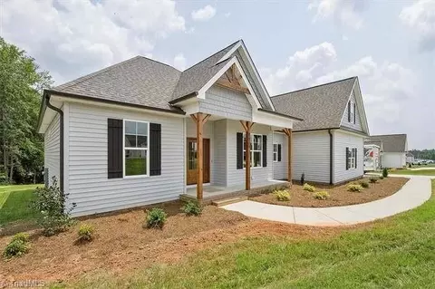 8869 Belews Ridge Rd, Stokesdale, NC 27357