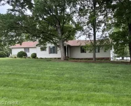 112 Windsor Park Dr, Dobson, NC 27017