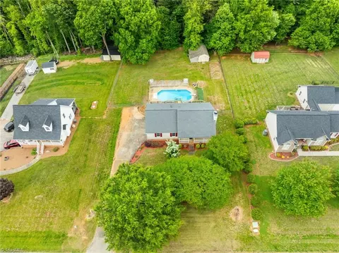 1120 Woodbury Rd, King, NC 27021
