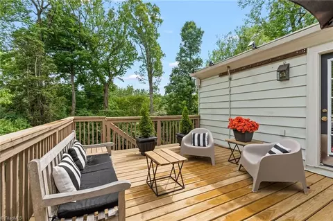 Exterior - 405 Edgedale Dr, High Point, NC 27262 photo 5 of 10