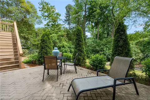 Exterior - 405 Edgedale Dr, High Point, NC 27262 photo 7 of 10