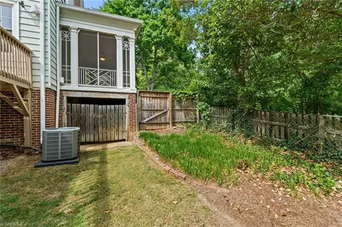 Exterior - 405 Edgedale Dr, High Point, NC 27262 photo 8 of 10