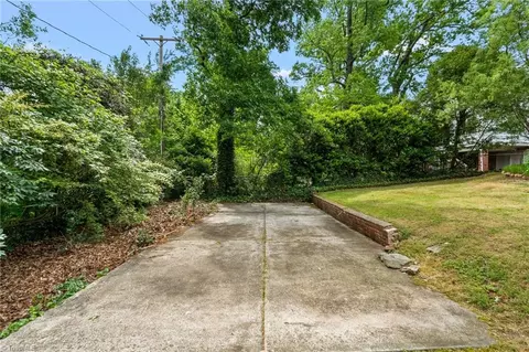 Exterior - 405 Edgedale Dr, High Point, NC 27262 photo 9 of 10