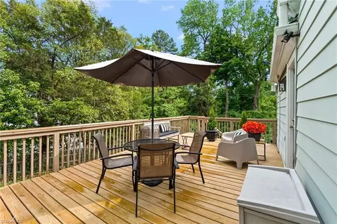 Exterior - 405 Edgedale Dr, High Point, NC 27262 photo 4 of 10