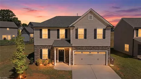 5180 Sedge Hollow Dr, Kernersville, NC 27284