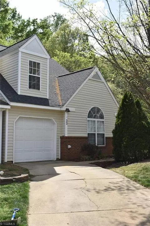 22 Pickwick Pl, Greensboro, NC 27407