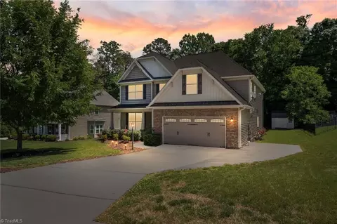 1826 Castle Gate Ct, High Point, NC 27265